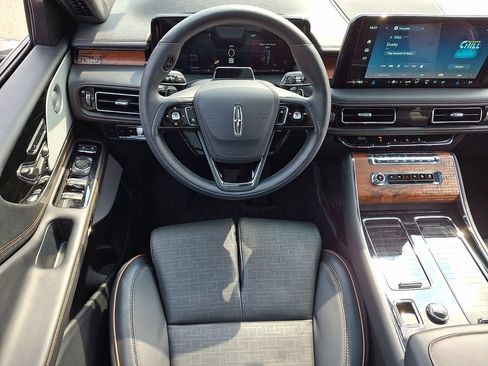 Used 2025 Lincoln Aviator Black Label AWD/4WD image 13