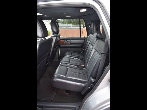 Used 2017 Lincoln Navigator Select image 19