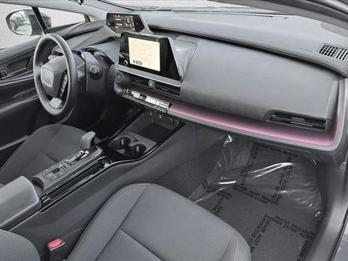 Used 2026 Toyota Prius Plug-In Hybrid FWD image 20
