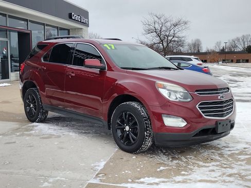 Used 2017 Chevrolet Equinox LT image 3