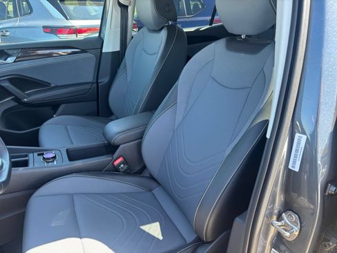 Used 2026 Volkswagen Tiguan SE AWD/4WD image 37