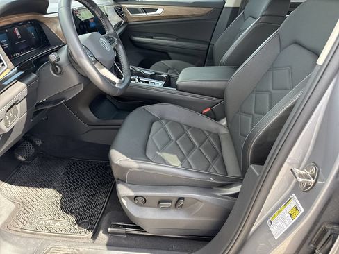 Used 2024 Volkswagen Atlas SE FWD image 12