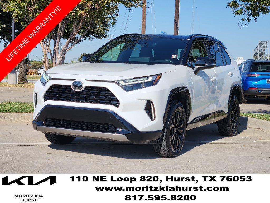 Used 2025 Toyota RAV4 XSE AWD/4WD image 2