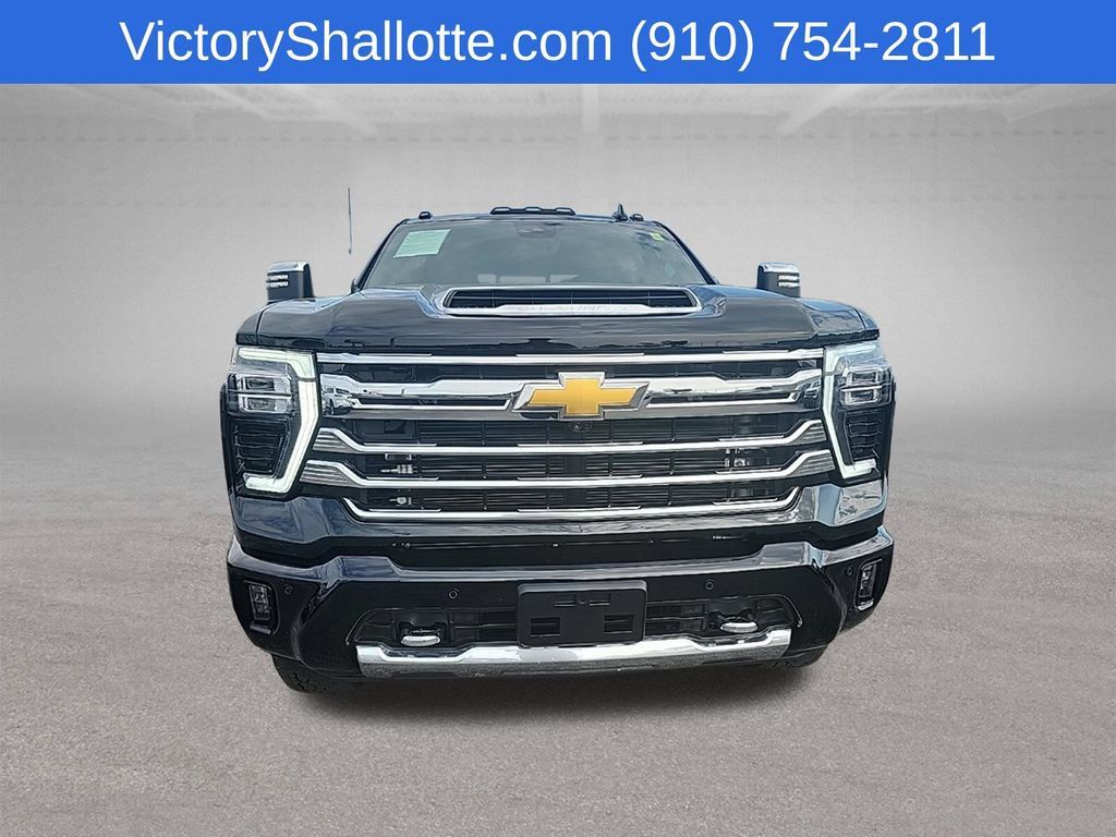 Used 2026 Chevrolet Silverado 2500 High Country w/ High Country Premium Package AWD/4WD image 3