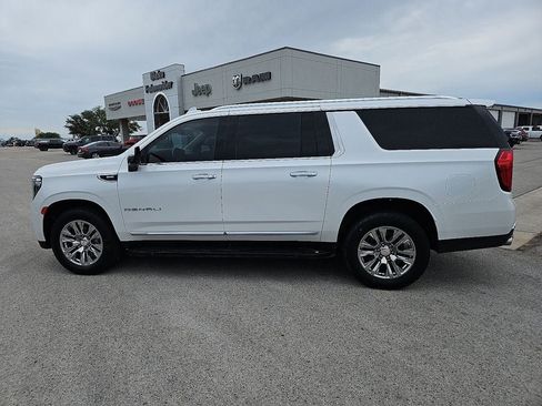 Used 2021 GMC Yukon XL Denali AWD/4WD image 3