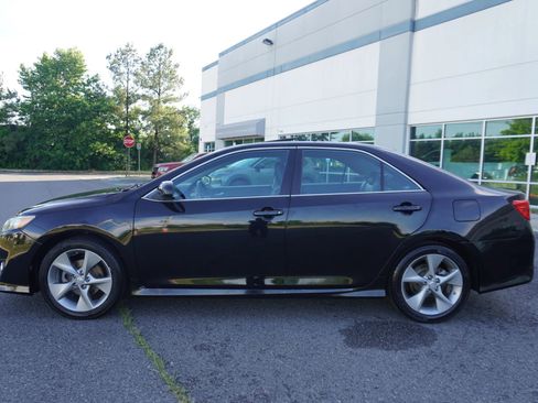 Used 2012 Toyota Camry SE FWD image 4