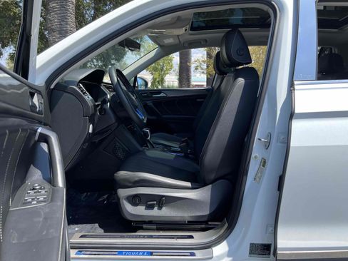 Used 2023 Volkswagen Tiguan SE w/ Panoramic Sunroof Package image 66