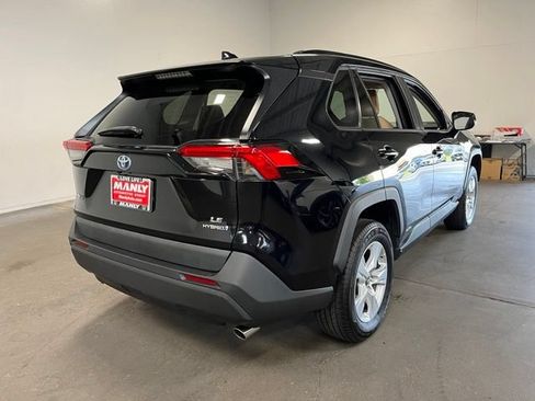 Used 2021 Toyota RAV4 LE AWD/4WD image 3