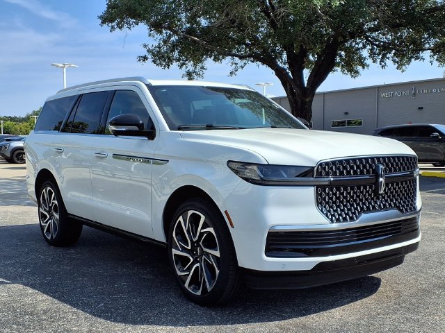 New 2027 Lincoln Navigator Reserve AWD/4WD image 4