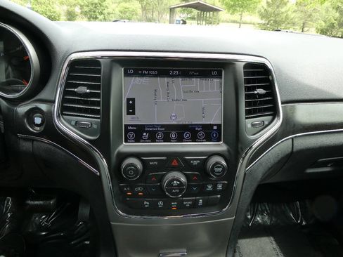 Used 2018 Jeep Grand Cherokee Limited AWD/4WD image 16