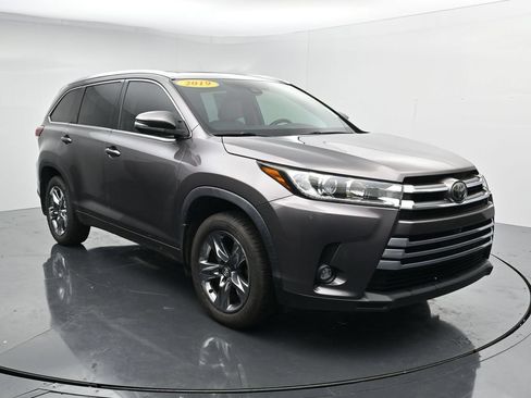 Used 2019 Toyota Highlander Limited Platinum AWD/4WD image 2