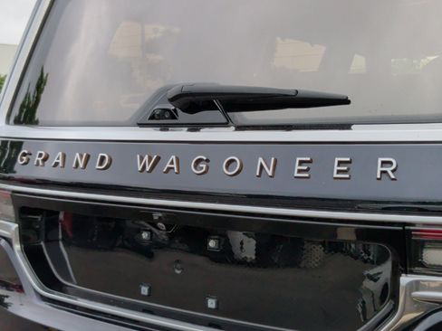 Used 2023 Jeep Grand Wagoneer Series III AWD/4WD image 11