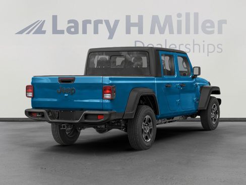 Used 2023 Jeep Gladiator Sport image 2
