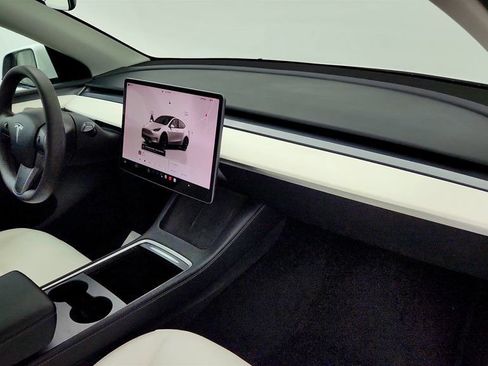 Used 2022 Tesla Model Y Long Range AWD/4WD image 28