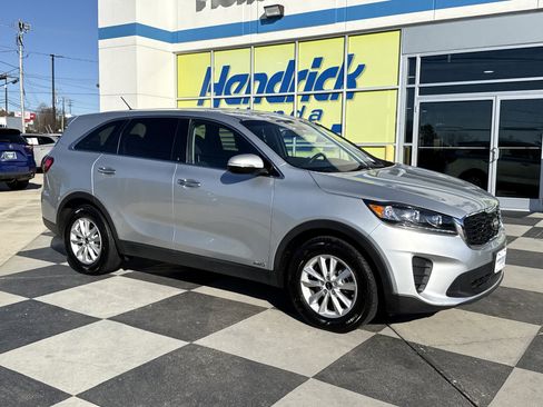 Used 2019 Kia Sorento AWD V6 image 2