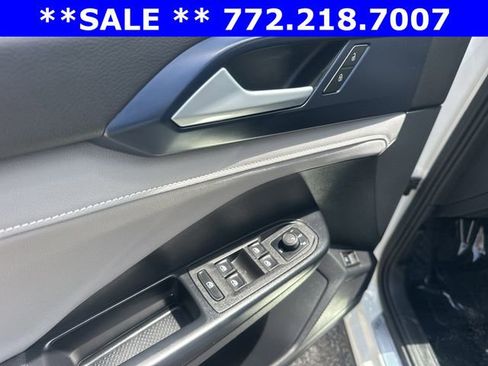 Certified 2024 Volkswagen Taos SE FWD image 17