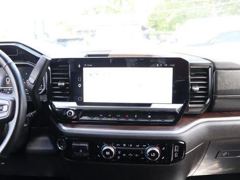 Used 2025 GMC Sierra 1500 SLT AWD/4WD image 19