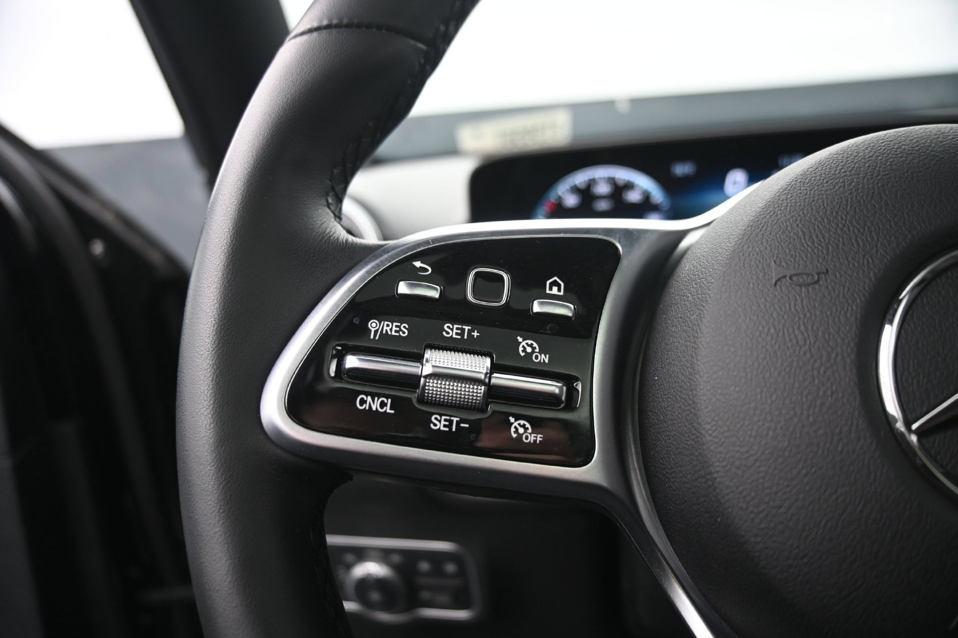 Used 2023 Mercedes-Benz GLB 250 4MATIC image 23