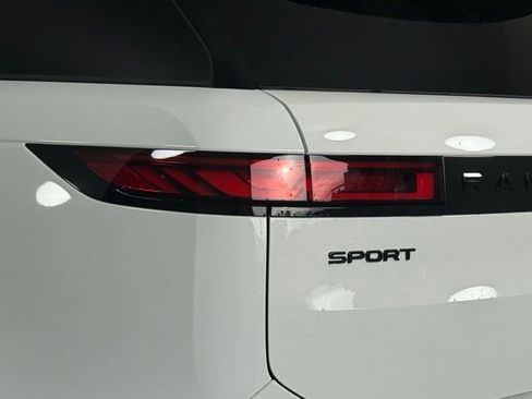 New 2025 Land Rover Range Rover Sport Dynamic SE image 16