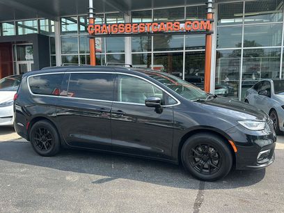 Used 2022 Chrysler Pacifica Touring-L