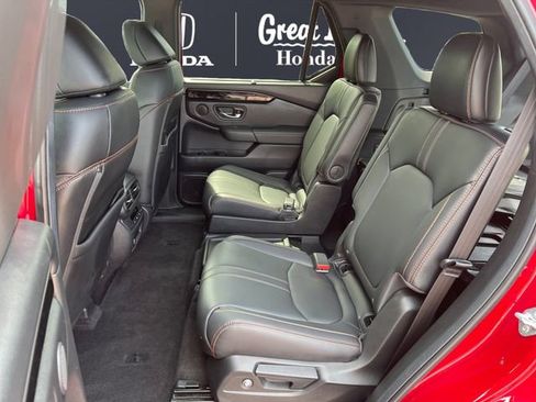 Used 2025 Honda Pilot TrailSport image 12