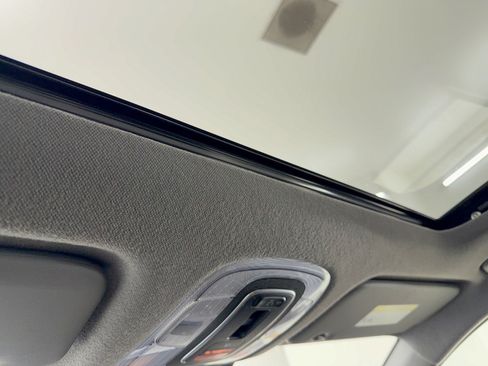 Used 2025 Hyundai Elantra SEL FWD image 27