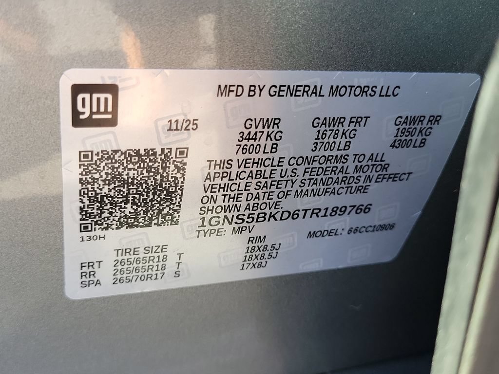 Used 2026 Chevrolet Suburban LS RWD image 33