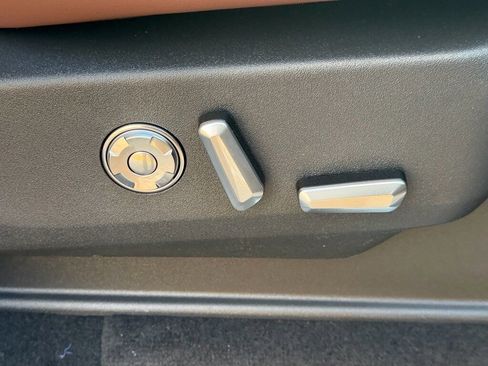 New 2025 Lincoln Navigator Reserve image 13