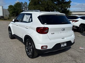 New 2026 Hyundai Venue SEL video 3