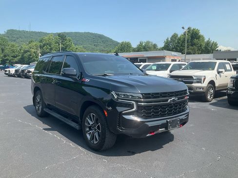 Used 2021 Chevrolet Tahoe Z71 w/ Z71 Off-Road Package AWD/4WD image 3