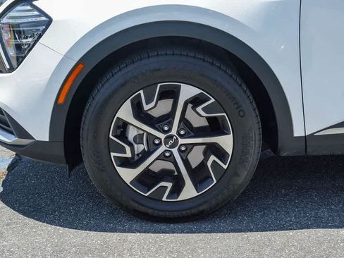 Certified 2025 Kia Sportage EX FWD image 9