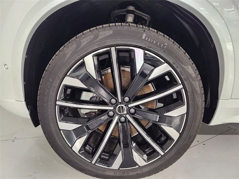 Used 2025 Volvo XC90 B5 Plus image 8