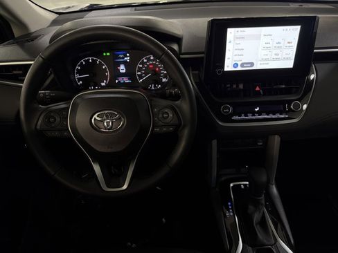 Used 2025 Toyota Corolla Cross LE AWD/4WD image 27