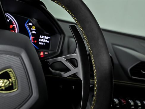 Used 2021 Lamborghini Huracan EVO RWD image 31