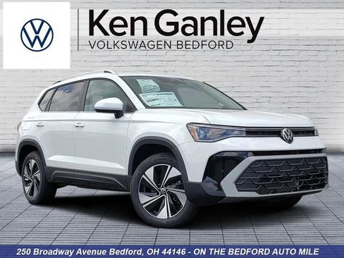 New 2026 Volkswagen Taos SE AWD/4WD image 1