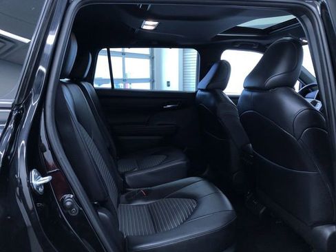 Certified 2025 Toyota Highlander XSE AWD/4WD image 21