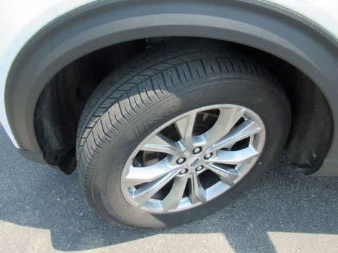 Used 2023 Ford Explorer Limited image 8