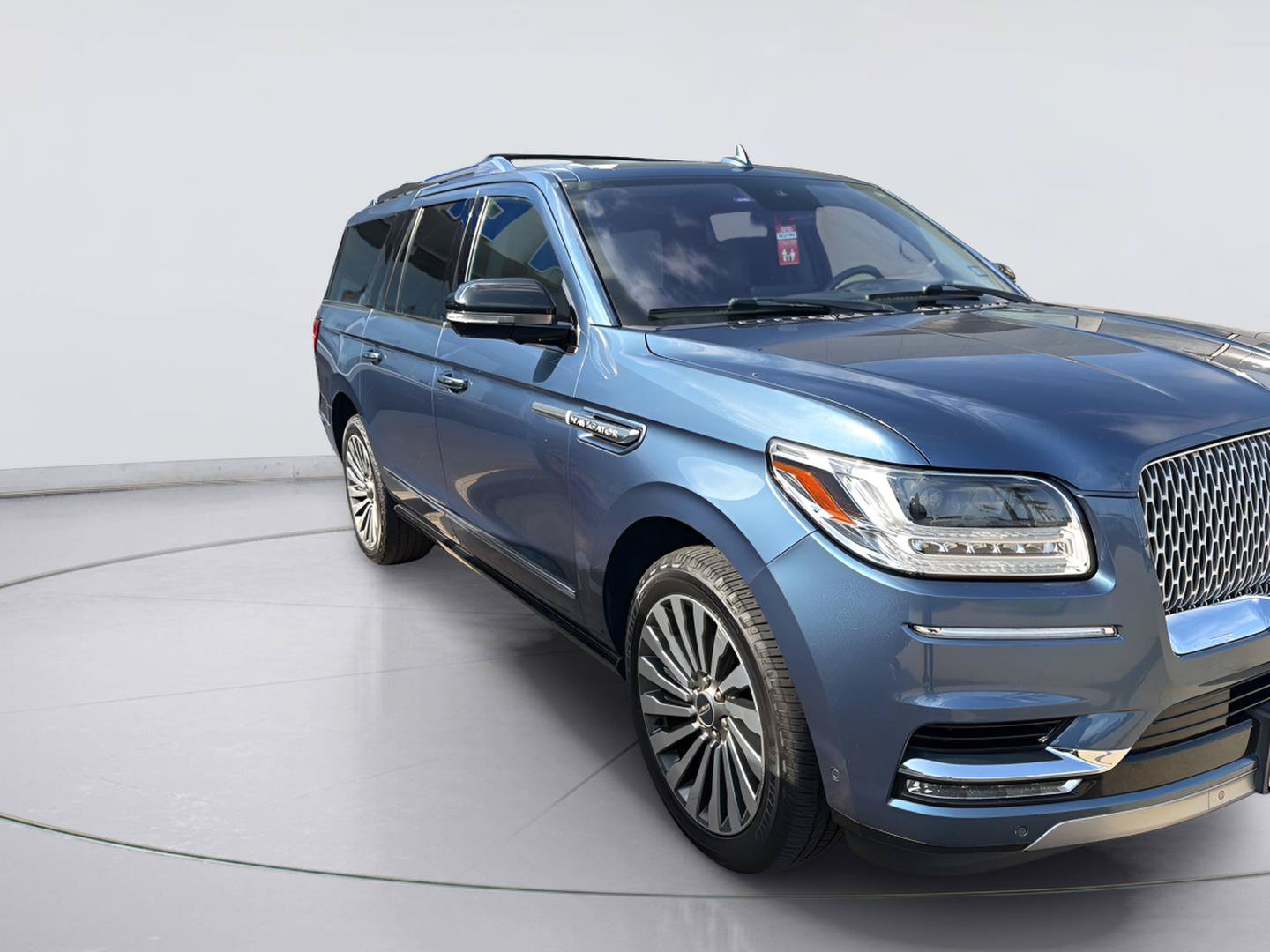 Used 2019 Lincoln Navigator L Reserve AWD/4WD image 2