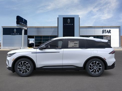 New 2026 Lincoln Nautilus Premier AWD/4WD image 3
