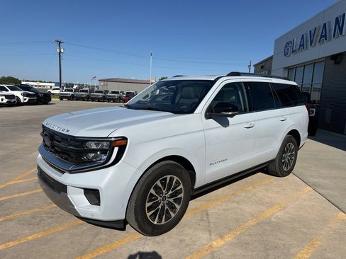 Used 2025 Ford Expedition Platinum AWD/4WD image 3