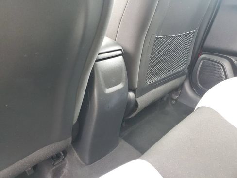 Used 2023 Hyundai Venue SEL FWD image 12