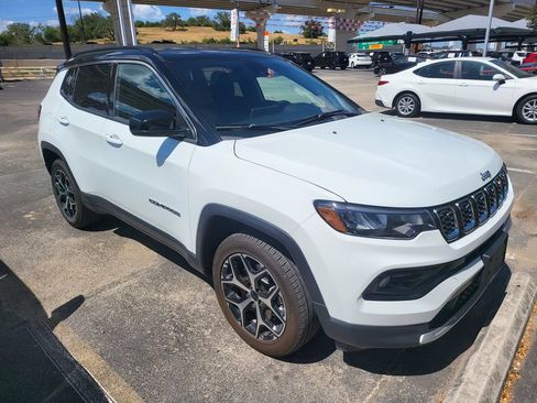 Used 2025 Jeep Compass Limited AWD/4WD image 2