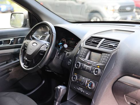 Certified 2018 Ford Explorer XLT AWD/4WD image 10