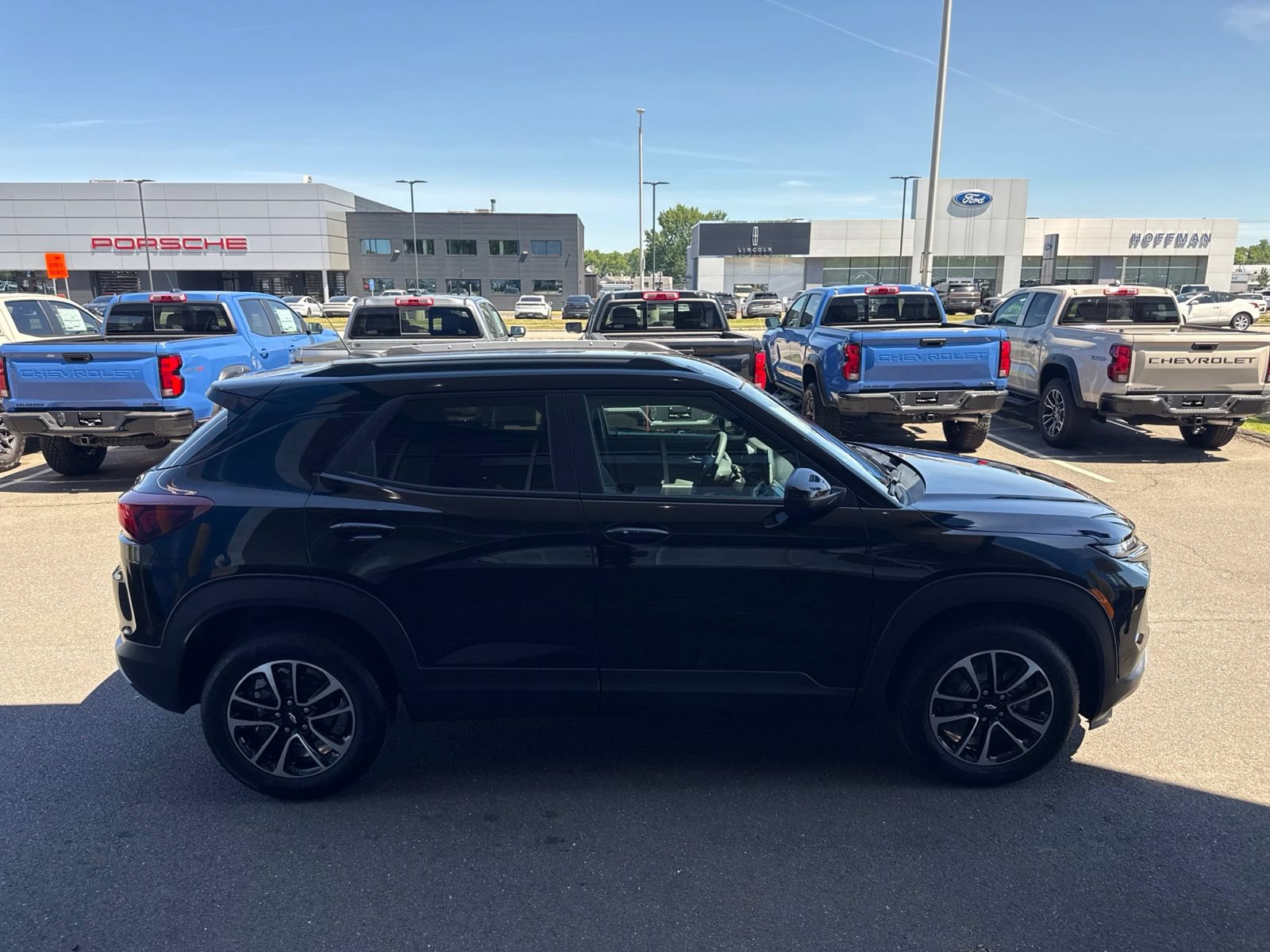 Used 2025 Chevrolet TrailBlazer LT AWD/4WD image 5