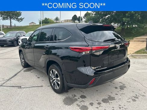 Used 2022 Toyota Highlander XLE AWD/4WD image 8