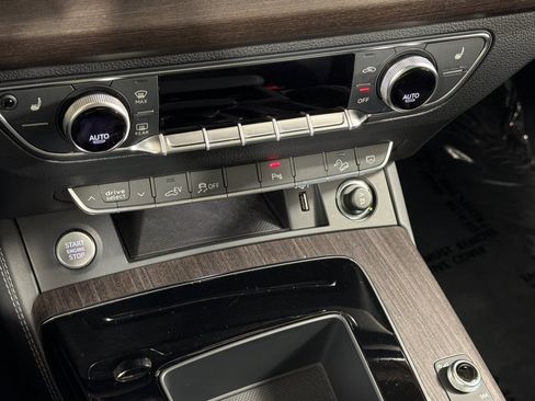 Used 2023 Audi Q5 e Premium Plus w/ Premium Plus Package image 19