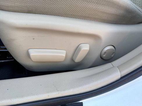 Used 2014 Toyota Camry LE FWD image 13