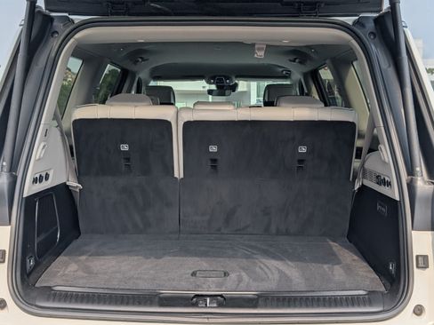 Used 2022 Jeep Wagoneer Series III w/ Rear Seat Video Group 1 AWD/4WD image 28