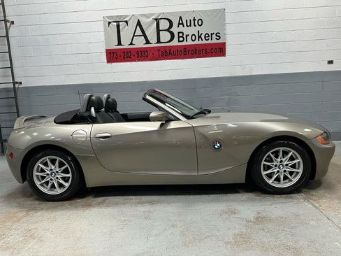 Used 2004 BMW Z4 2.5i RWD image 2
