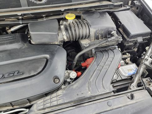 Used 2024 Chrysler Pacifica Touring-L image 18